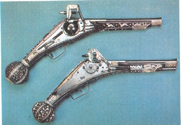 Afbeelding van de twee pistolen
